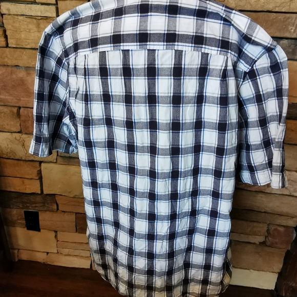 TIMBERLAND Men's plaid Navy and white short sleeved shirt. Size large - Picture 2 of 3